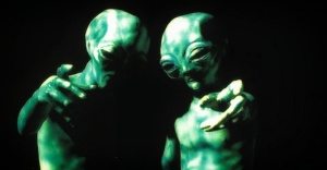 green aliens talking