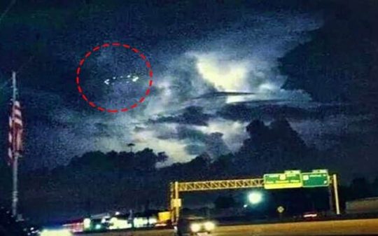 ufo sighting over highway