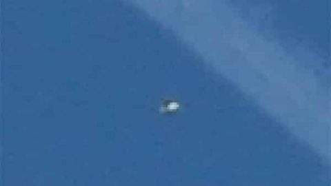 Photographer Snaps Pic Of Orb UFO Trailing B2 Bomber Formation | UFOHolic